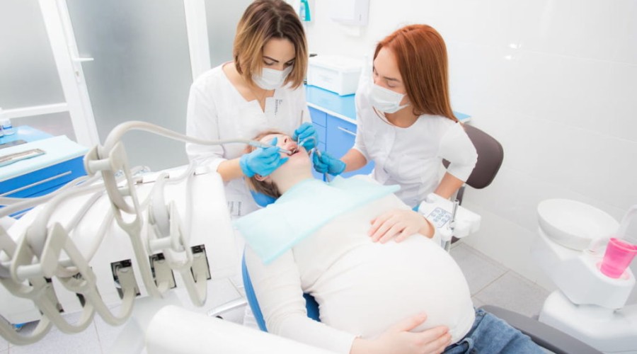 На каком сроке беременности лучше лечить зубы?