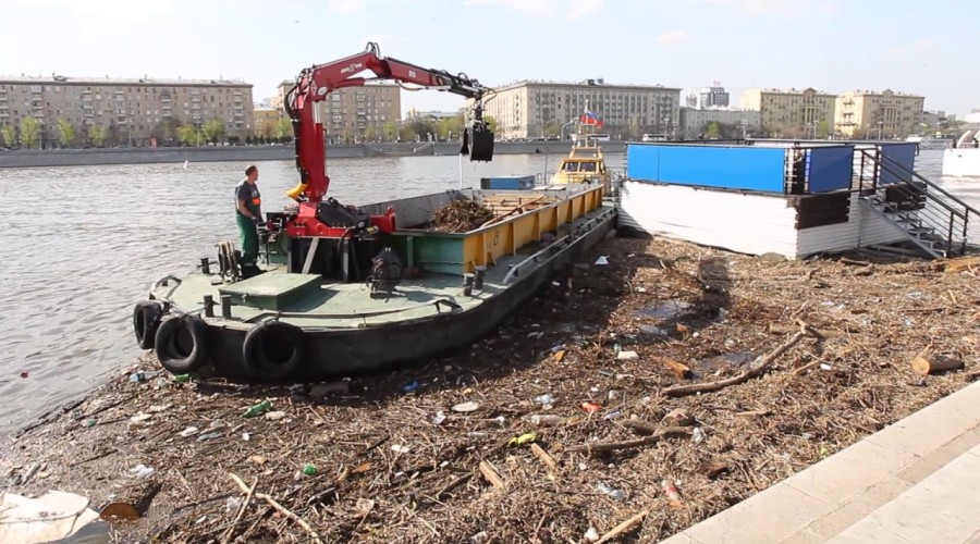 более 470 тонн отходов  в Москве-реке