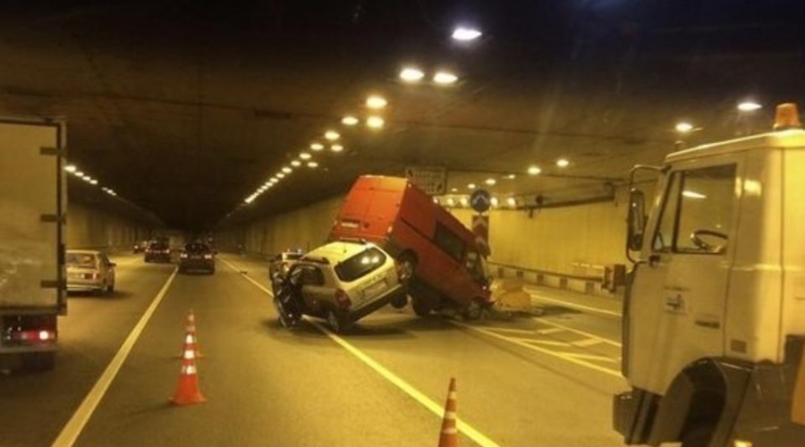 Авария в Лефортовском тоннеле .