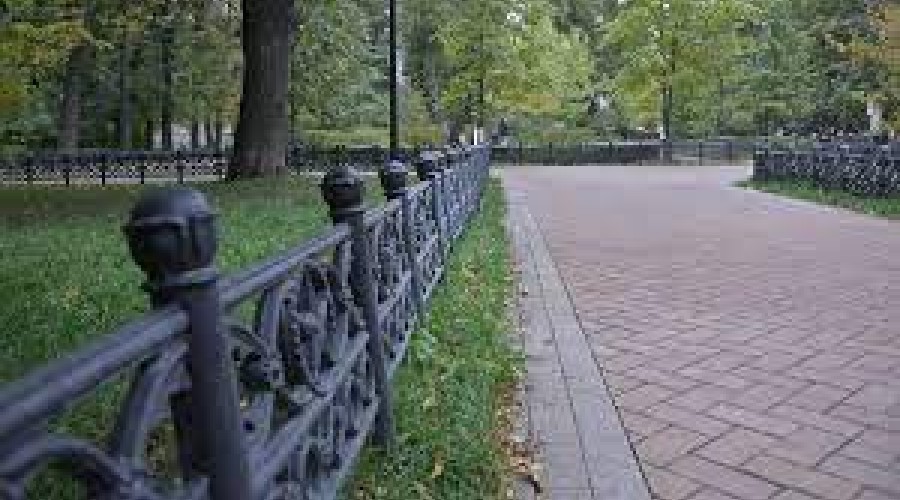 Парк возле станции «Давыдково» .