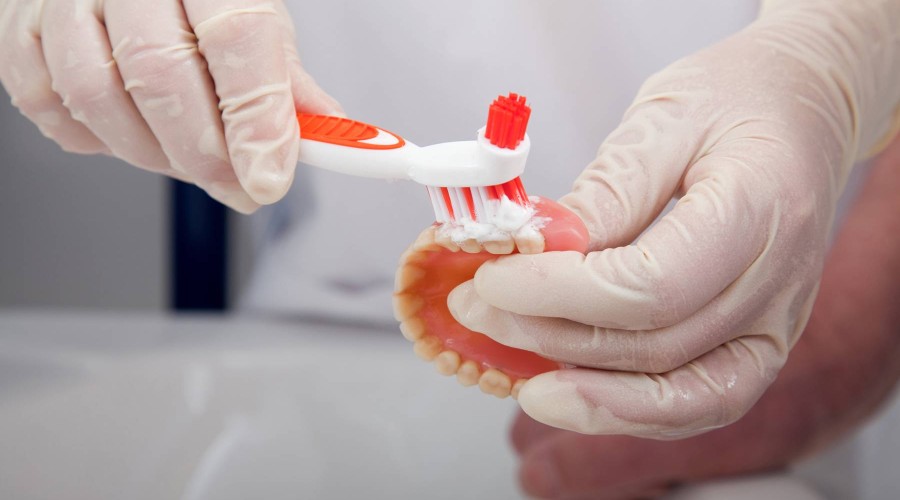 Проблемы с зубными протезами и как их избежать
