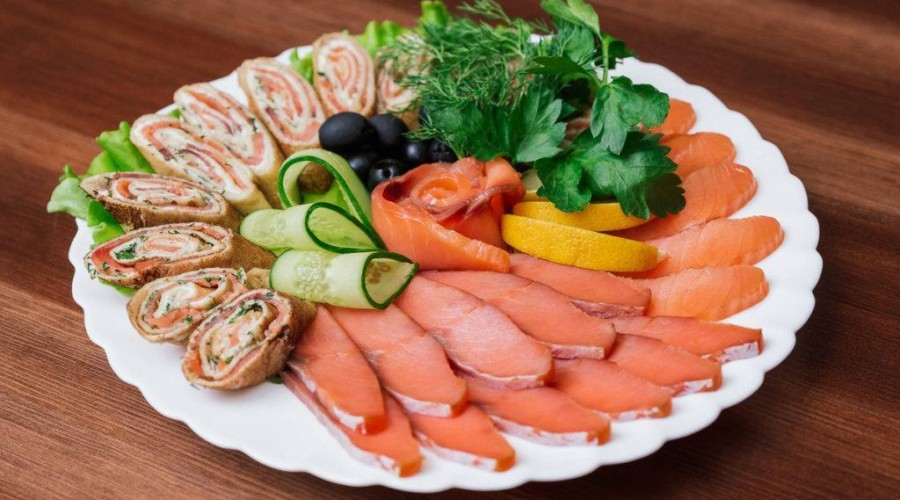 Какие закуски из рыбы можно поставить на праздничный стол