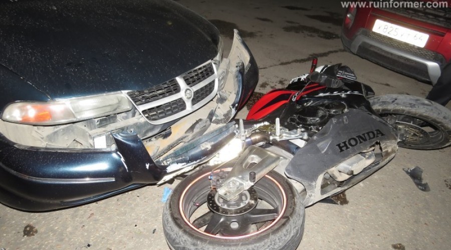 Мотоцикл столкнулся с автомобилем.
