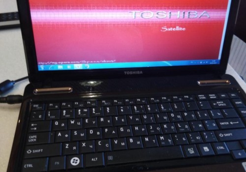 Toshiba SATELLITE L635-10L Core i3 ноутбук 13.3 дюйма HDMI