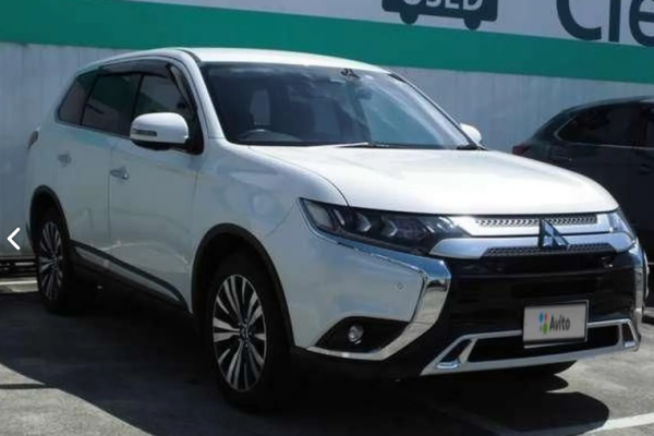 Mitsubishi Outlander,  2018