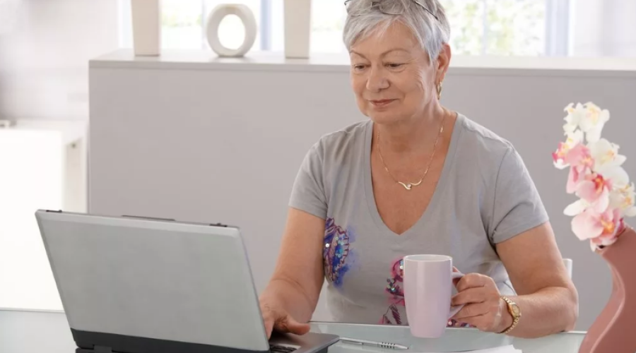 Как заработать пенсионеру дома в интернете?