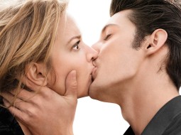 ДНК в украденных поцелуев мог открыть секс-преступников