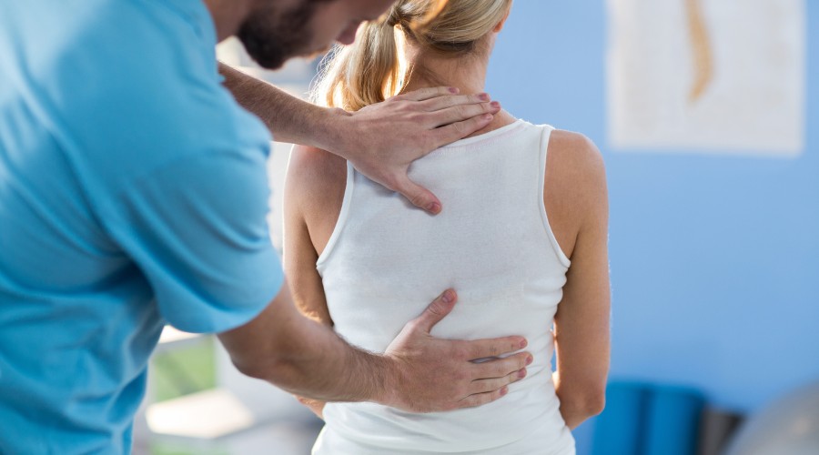  К какому врачу обращаться при боли в спине? 