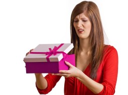 Есть женщины, которым дарят подарки, а есть все остальные неудачницы