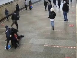 Драка в метро.