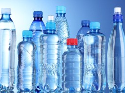 Знаете ли вы о вреде воды из пластиковых бутылок?