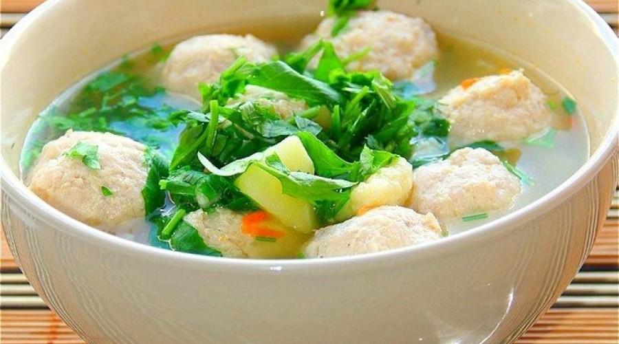 Как приготовить рыбный суп с фрикадельками и петрушкой?