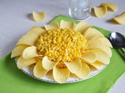 Как легко приготовить кукурузный салат с чипсами